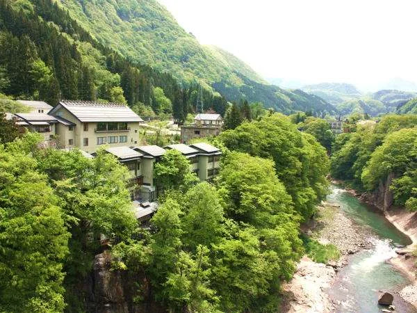 会津湯野上温泉 花鳥華やか風月の宿 藤龍館 外観