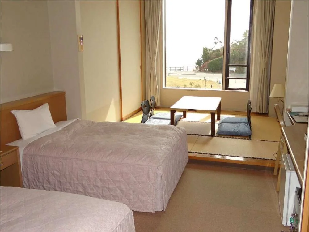月へと照らす海の道　ホテル花天 部屋