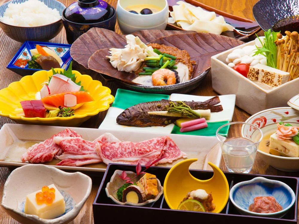 渓谷に佇む源泉湯宿 四万やまぐち館の夕食
