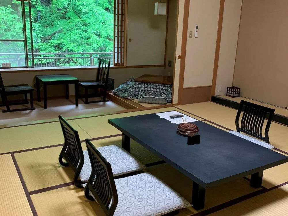 渓谷に佇む源泉湯宿 四万やまぐち館の部屋