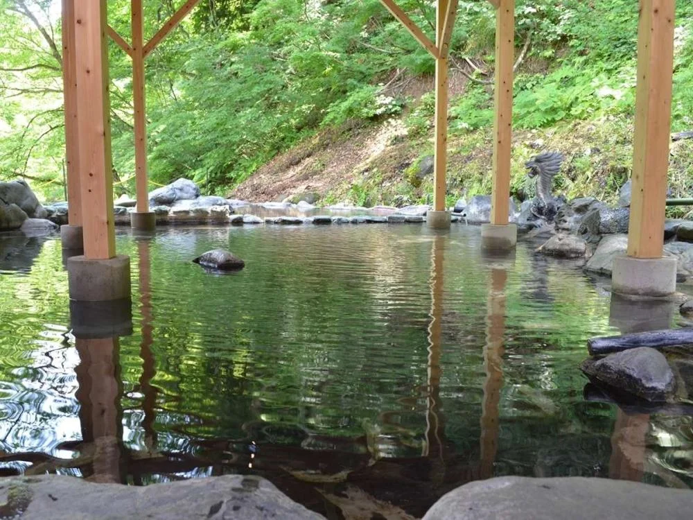 源泉掛流しの湯めぐりテーマパーク 龍洞の大浴場
