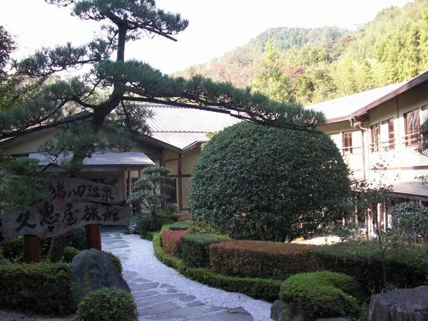 猪ノ田温泉 絹の湯 久惠屋旅館(ひさえや)の外観