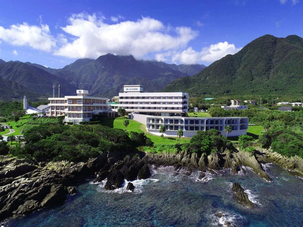 ＴＨＥ　ＨＯＴＥＬ　ＹＡＫＵＳＨＩＭＡ　ＯＣＥＡＮ　＆　ＦＯＲＥＳＴ（旧　シーサイドホテル屋久島） 外観