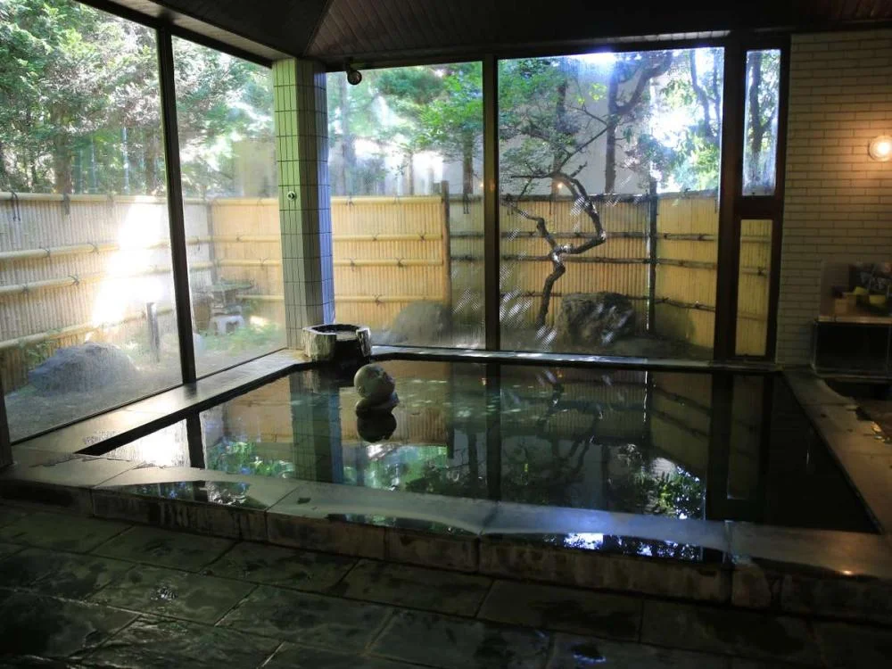 地の食材と四季の味 七沢温泉 盛楽苑の大浴場