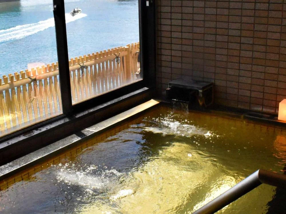 久美の浜温泉郷 民宿坂本屋の大浴場