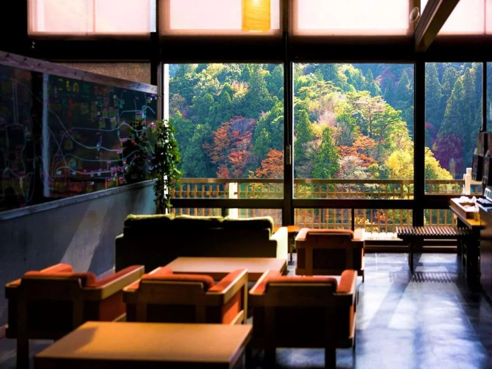 湯の山温泉 彩向陽(いろどりこうよう)のラウンジ