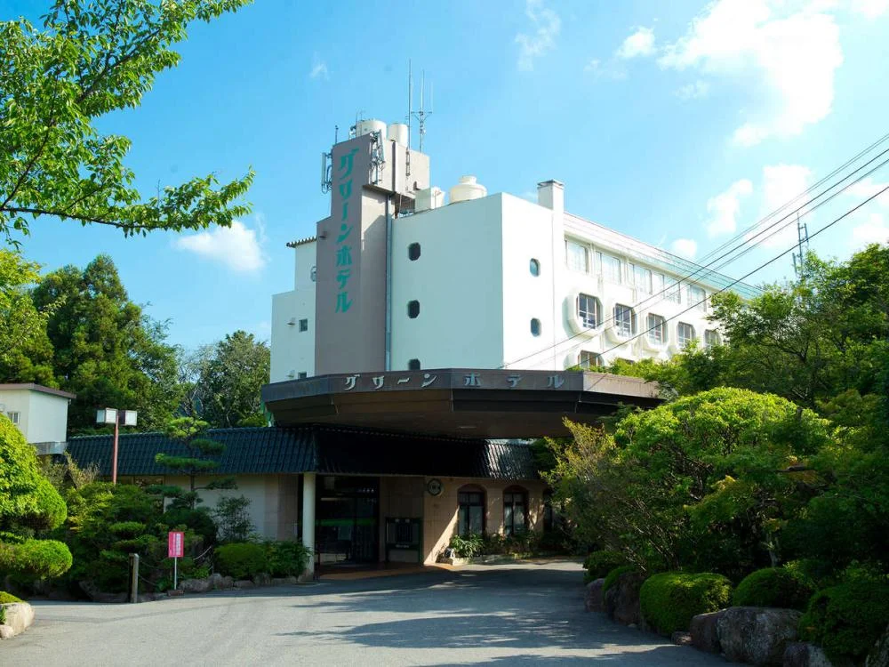 湯の山温泉 湯元 グリーンホテルの外観