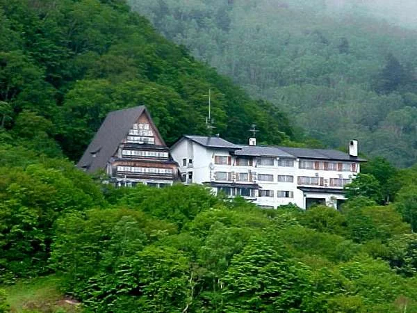 西発哺温泉ホテルの外観