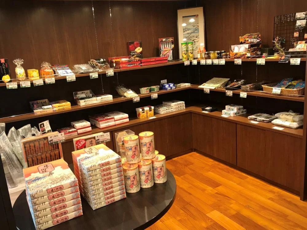 下諏訪温泉 聴泉閣かめやのお土産店