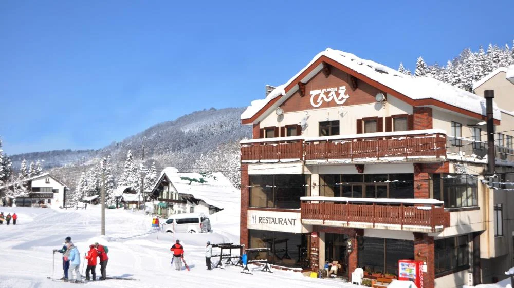 野沢温泉 LODGEでんべえの外観