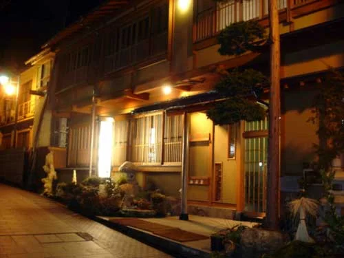 湯田中温泉 山崎屋旅館<長野県下高井郡>の外観