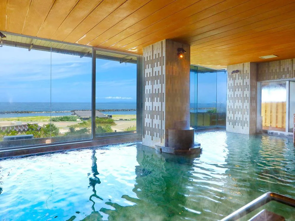 大江戸温泉物語　瀬波温泉　汐美荘の大浴場