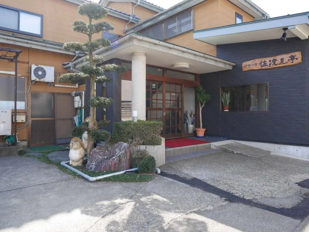 旬の香り 汐彩の宿 佐渡見亭 外観