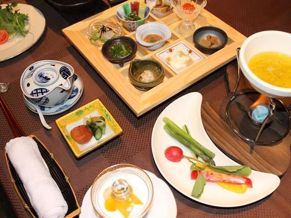 四季Ｙｕｚａｗａ　ＱＵＡＴＴＲＯ（クワトロ） お土産店