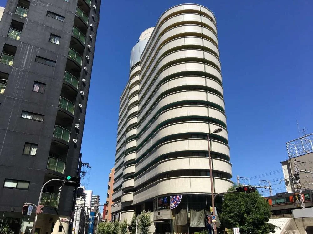 アパホテル〈大阪天満〉の外観
