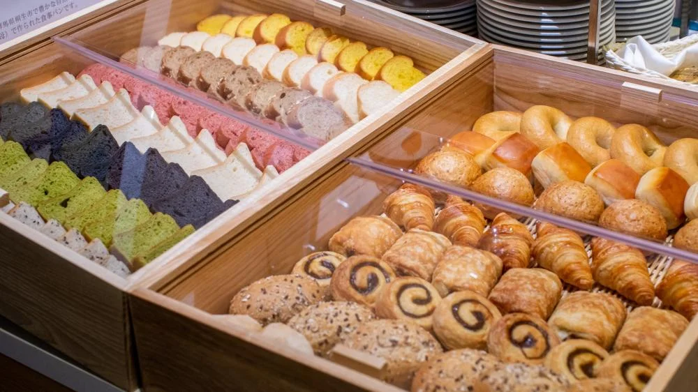 アパホテル&リゾート<御堂筋本町駅タワー>の朝食のパン