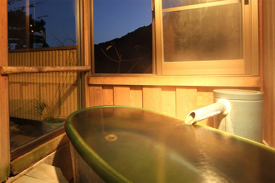 伊豆最大の大滝　ＡＭＡＧＩＳＯ－天城荘－［ＬＩＢＥＲＴＹ　ＲＥＳＯＲＴ］の客室風呂