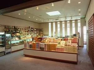 伊豆大島を正面に臨む 眺望絶佳の宿 熱川館のお土産店