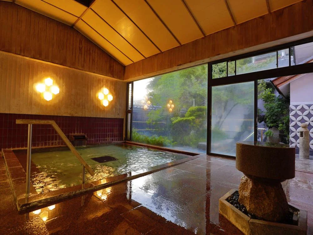 坂聖・玉樟園の大浴場