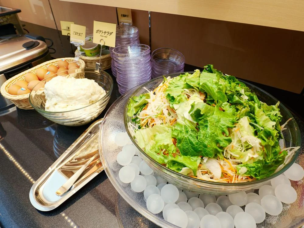 高濃度炭酸泉 藍染の湯 スーパーホテル秋葉原・末広町の朝食のサラダ
