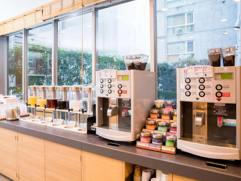 高濃度炭酸泉 茜草の湯 スーパーホテルPremier赤坂の朝食のドリンク