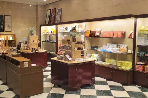 自家源泉をもつホテル＆スパ　モナーク鳥取のお土産店