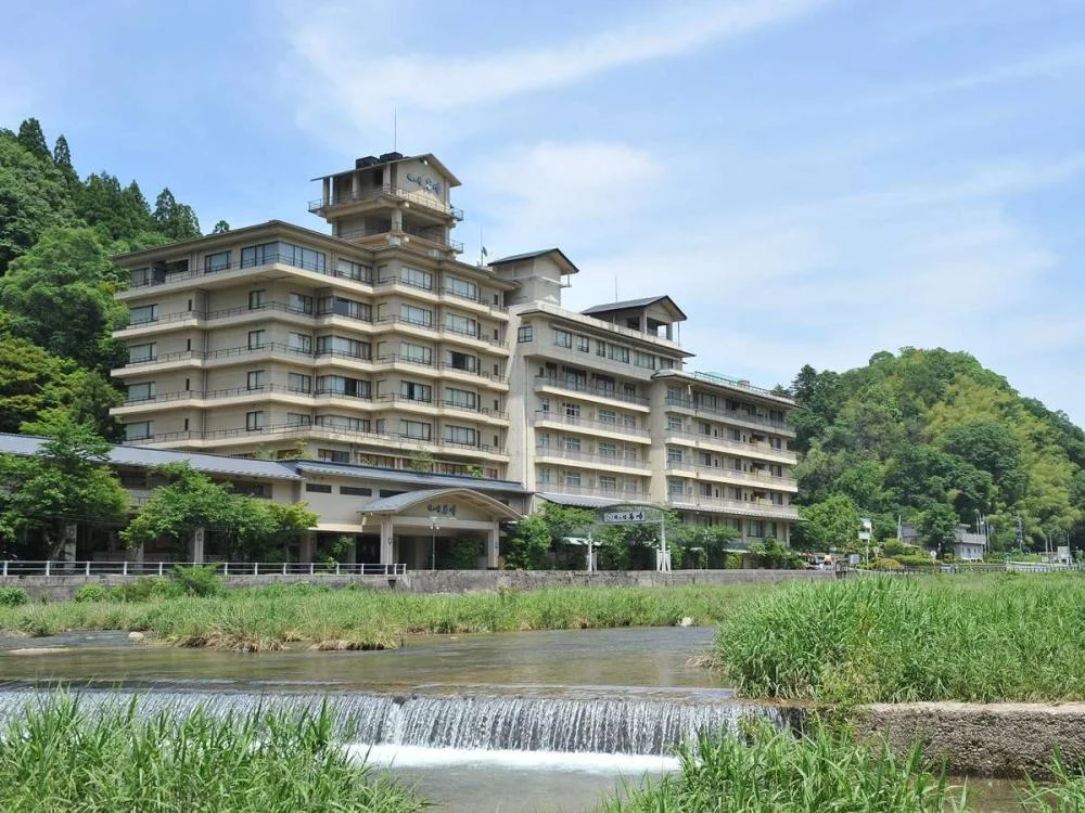 三朝温泉　依山楼　岩崎 外観