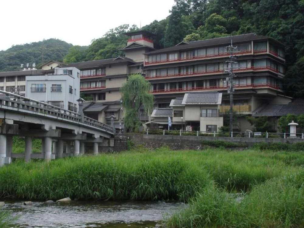 三朝薬師の湯　万翆楼 外観