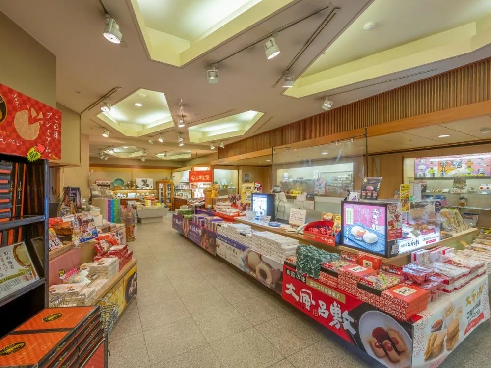 皆生温泉　四季を奏でるさらさの宿　皆生つるやのお土産店
