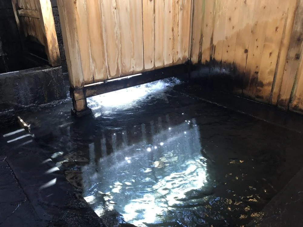 白布温泉 湯滝の宿 西屋の大浴場