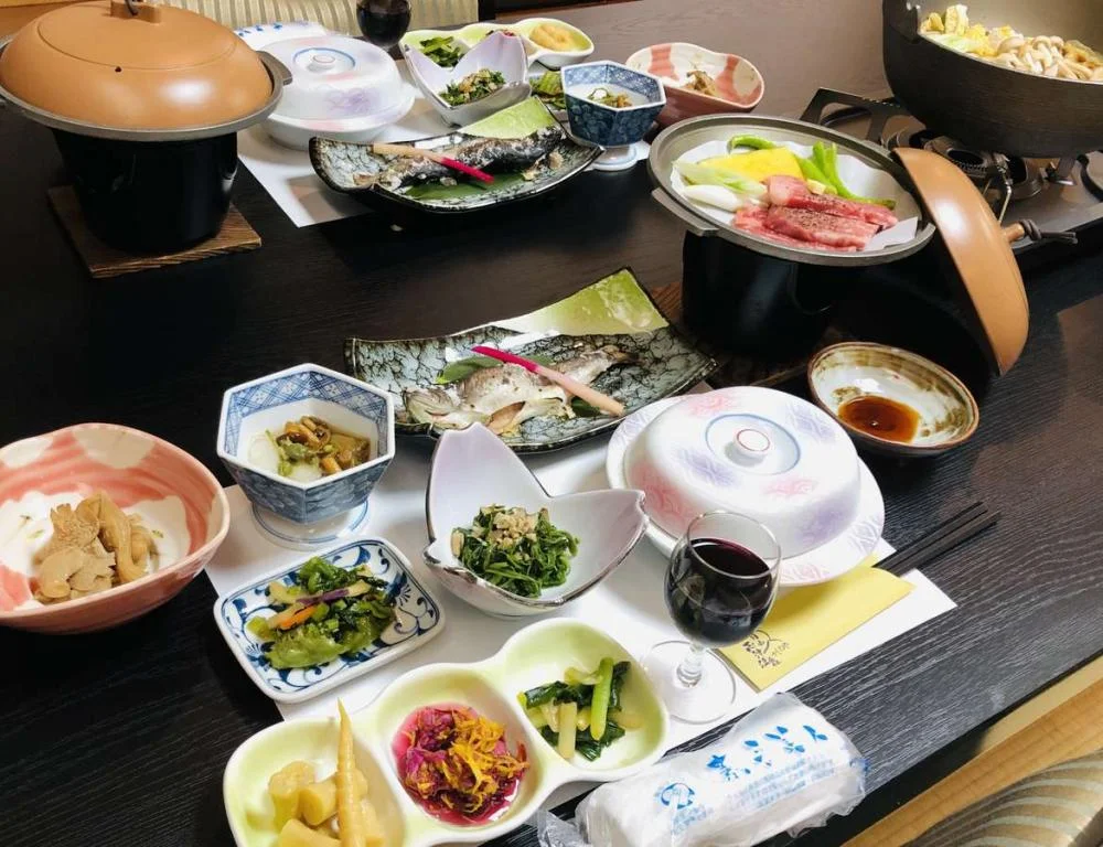 月山の宿かしわやの夕食