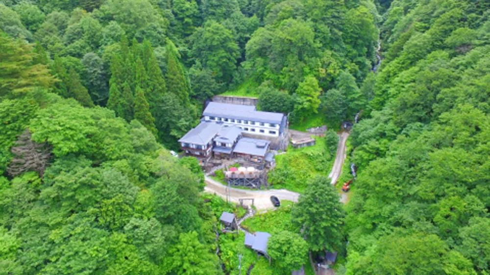 新高湯温泉 五つの絶景露天風呂 吾妻屋旅館の外観
