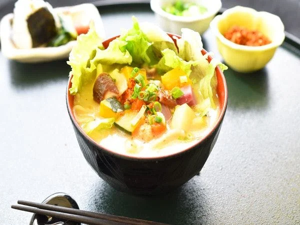 ロイヤルホテル 八ヶ岳 -DAIWA ROYAL HOTEL-の朝食の地元のグルメ