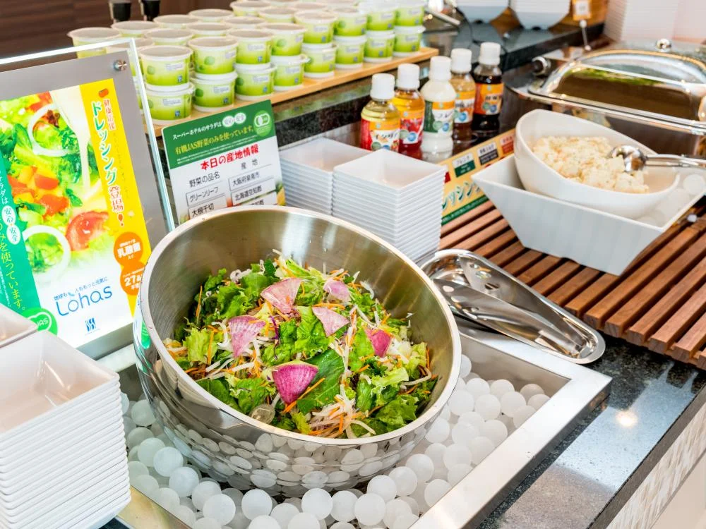 スーパーホテル山梨・南アルプス 天然温泉 白峰三山の湯の朝食のサラダ