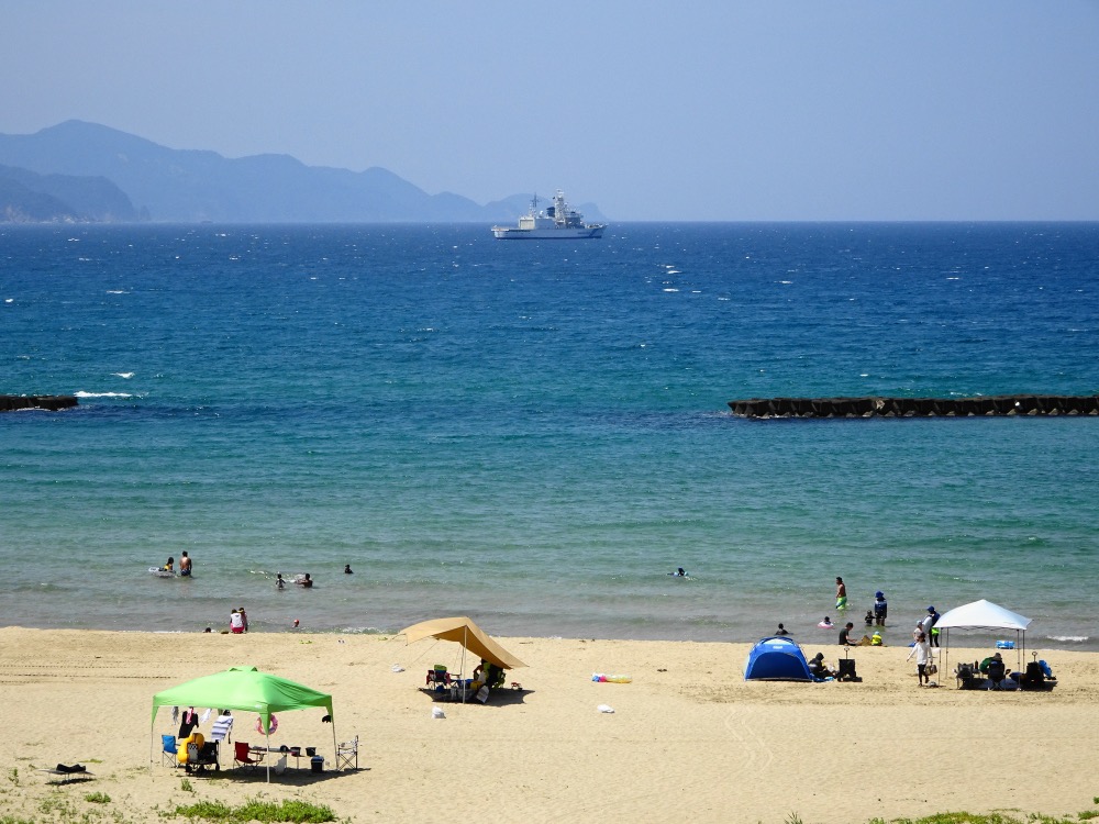夏は人気の海水浴場