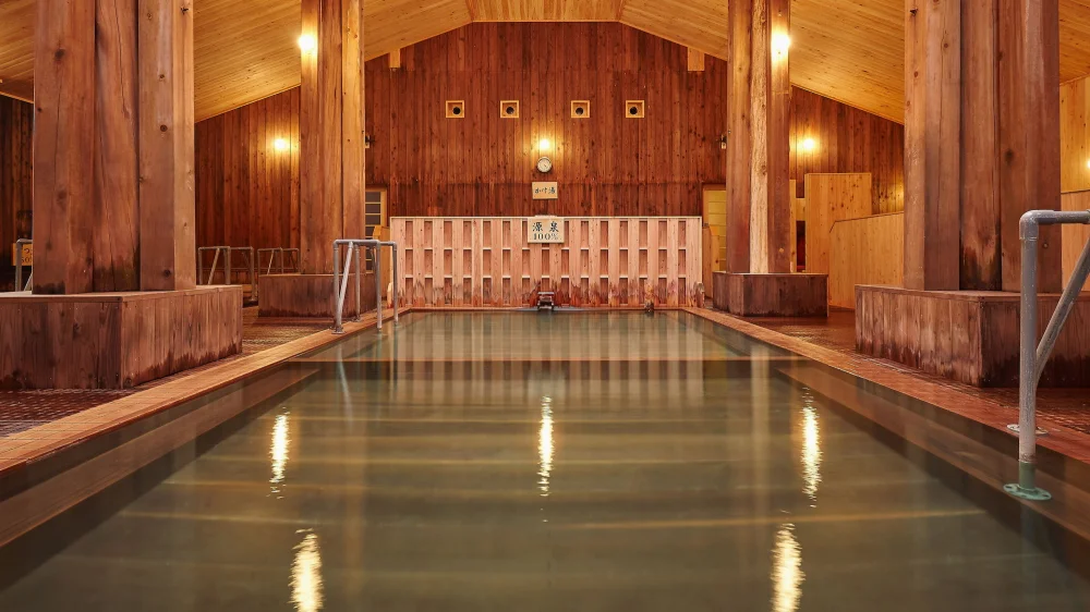 日本の山岳温泉リゾート　新玉川温泉の大浴場